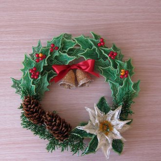 Wreath from beads as a gift for the new year