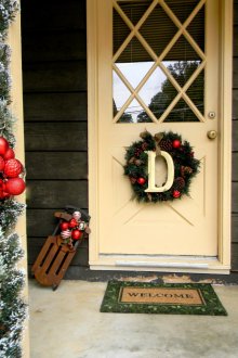 New Year's white door decoration