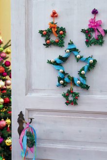 Door decoration with star wreaths