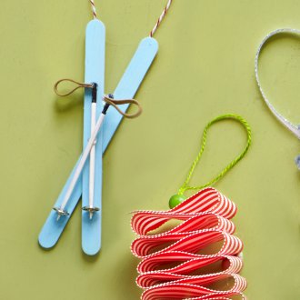 Christmas crafts made of ribbon