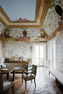 Intérieur italien peint sur les murs