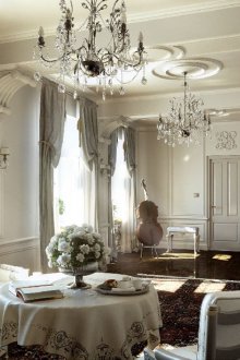 Cristal na sala de estar em estilo clássico