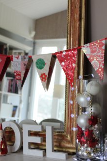 Ghirlanda di Capodanno con bandiere