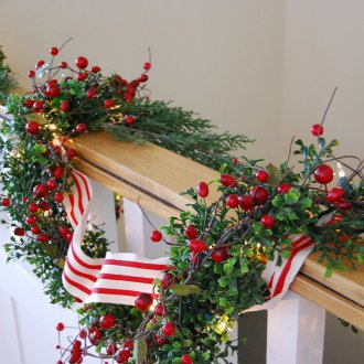 Ghirlanda di Capodanno con frutti di bosco