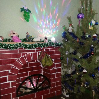 Lareira de Natal de uma caixa de papelão