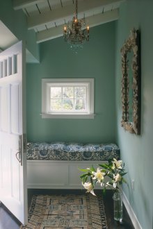 Petit couloir confortable dans la maison