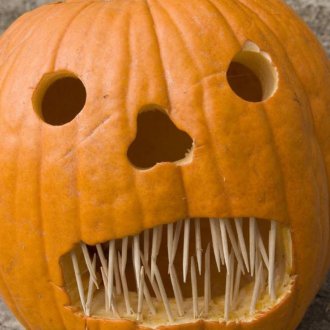Citrouilles d'Halloween avec des cure-dents