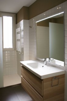 LED şeritli banyo aynası