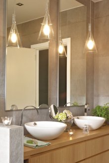 Duvara monte banyo aynası