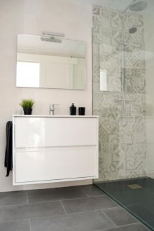 Küçük banyo aynası