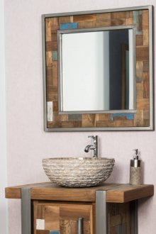 Banyo aynası çerçeveli