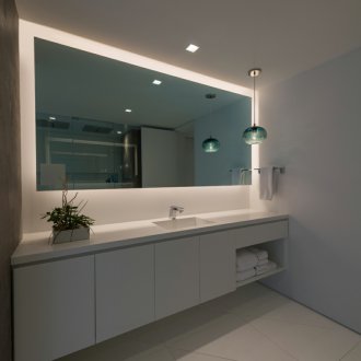 LED aydınlatmalı banyo aynası