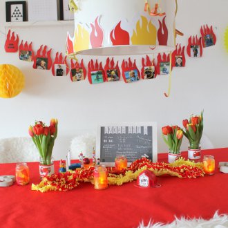 Kindergeburtstagsdekoration in rot