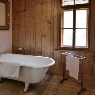 Ahşap kaplamalı kombine banyo