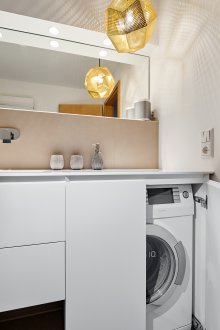 Çamaşır makinesi ile birlikte banyo