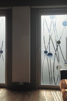 Vitray film oturma odasında pencerelerde