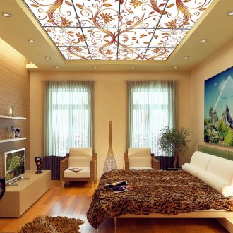 Schöne Glasdecke im Schlafzimmer