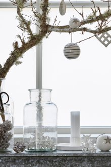Décoration de la fenêtre d'un studio pour le nouvel an