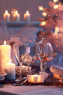 Décoration de Noël de l'appartement avec des bougies