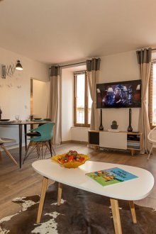 Modern tarzda tek odalı bir dairenin döşenmesi