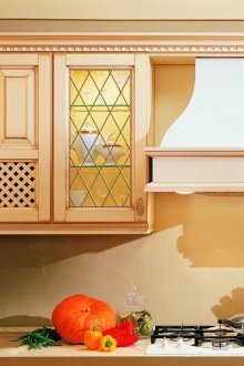 Transparentes Buntglas in der Küche