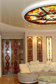 Runde Glasdecke im Wohnzimmer