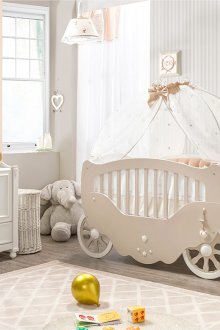 Quarto infantil em estilo provençal branco