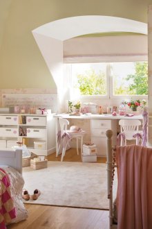 Quarto infantil estilo provençal com flores