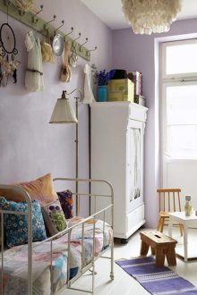 Quarto infantil em estilo provençal roxo
