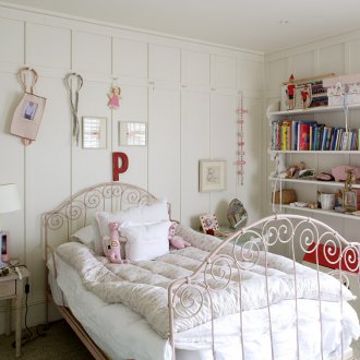 Quarto infantil estilo provençal com painéis