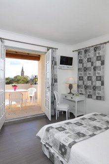 Quarto infantil em estilo provençal cinza
