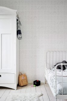 Quarto infantil em estilo provençal brilhante