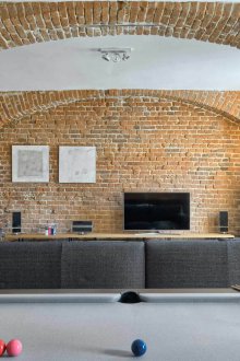 Brick interior arch