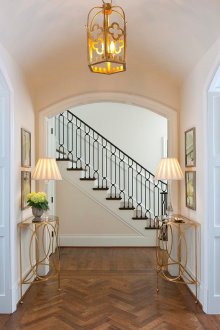 Interior arch in the hallway