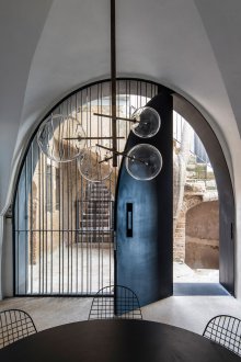 Interior arch with stucco decoration