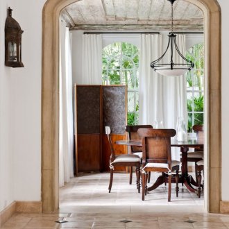 The arch is interroom made old