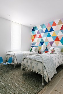 Geometrik desenli ekonomik tasarım çocuk odası