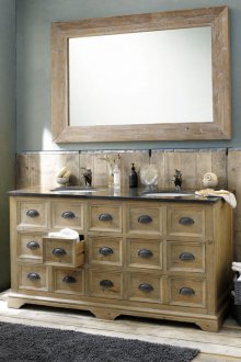 Los muebles para el baño son antiguos.