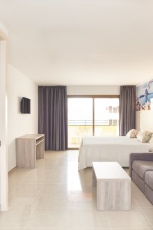 Studio Apartment Interieur mit Balkon