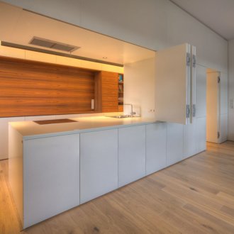 Studiowohnungsinnenraum mit modularen Möbeln