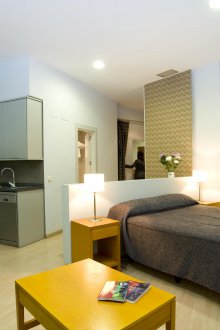 Möbelanordnung in einer Studiowohnung