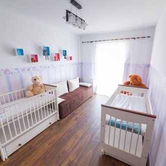 Schmales Kinderzimmer Interieur