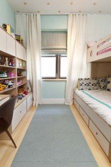 Schmaler Kindergarten mit modularen Möbeln