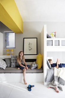 Children's room for three with a partition