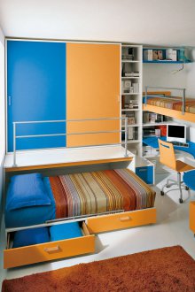 Children's room for three with a pull-out bed