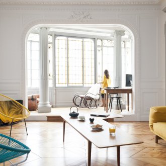 Budget repairs in a studio apartment with stucco moldings