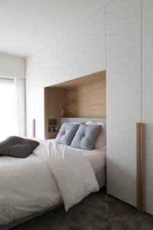 Budget repairs in a studio apartment in the bedroom