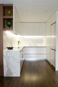 Cucina 9 mq con marmo