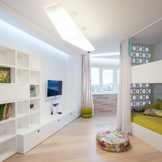 İki erkek için minimalizm tarzı çocuk odası tasarımı