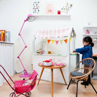 Odnushka con dos niños y una sala de juegos.